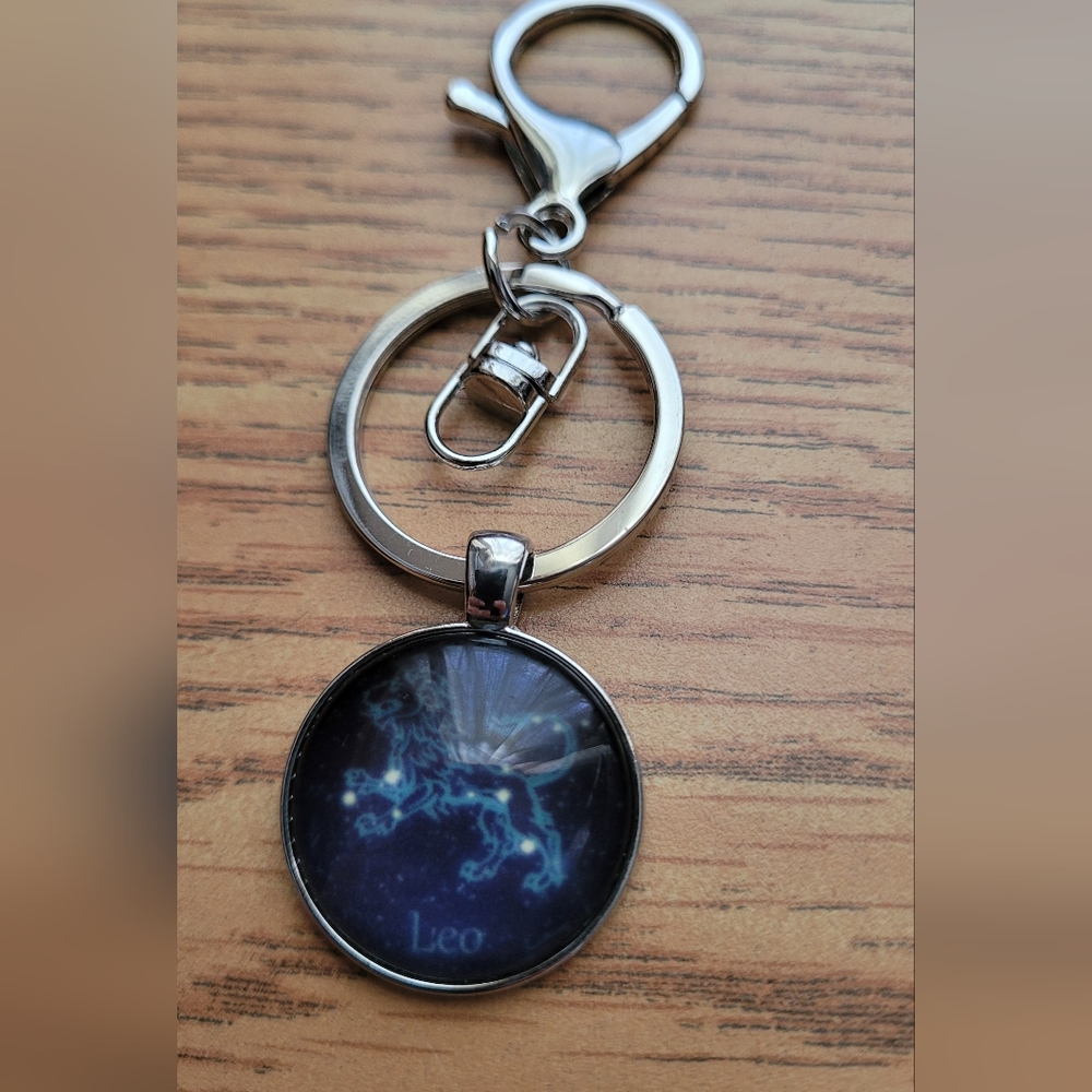 Leo Keychain- Resin epoxy style astrological sign keyring with clip